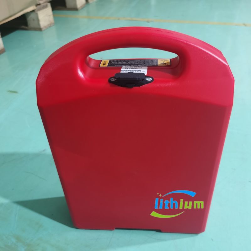 แบตเตอรี่ไอออนลิตยูม สีดําสําหรับรถยกไฟฟ้า ขนาด 30Ah โวลเตอรี่ 24V