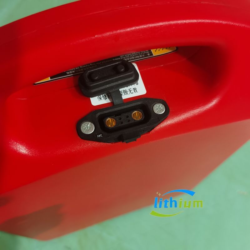 แบตเตอรี่ไอออนลิตยูม สีดําสําหรับรถยกไฟฟ้า ขนาด 30Ah โวลเตอรี่ 24V